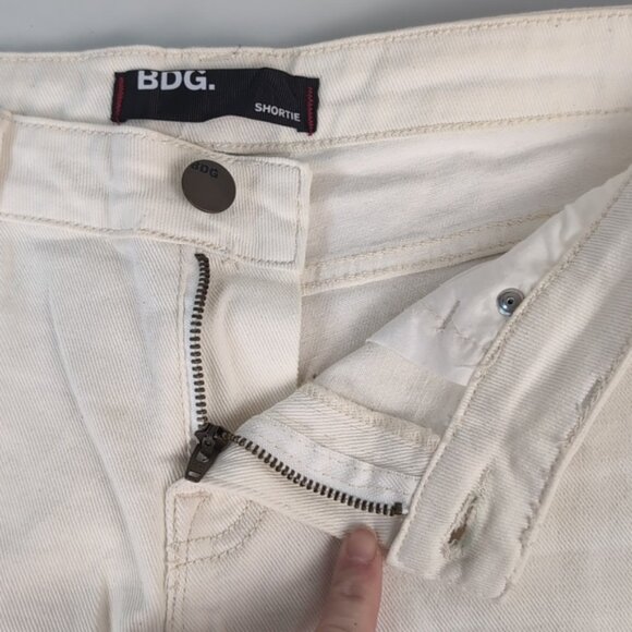 3/$20 BDG Urban Outfitters Mid Rise Shortie Shorts White Denim Jean Stretch - Picture 5 of 14